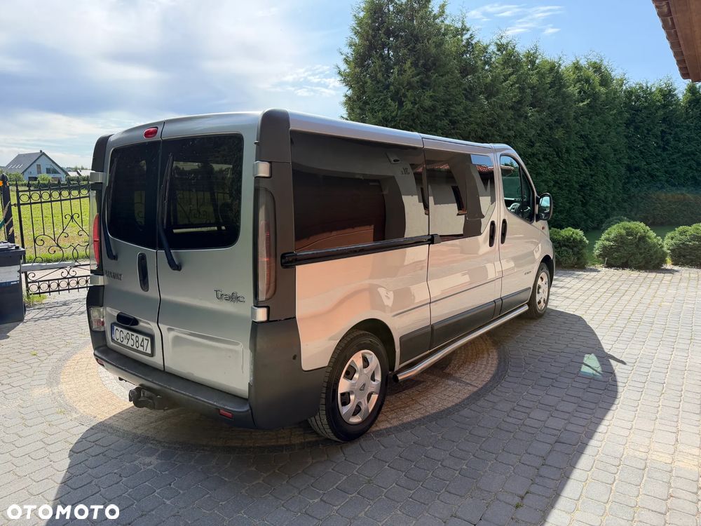 Renault Trafic Passenger - 11