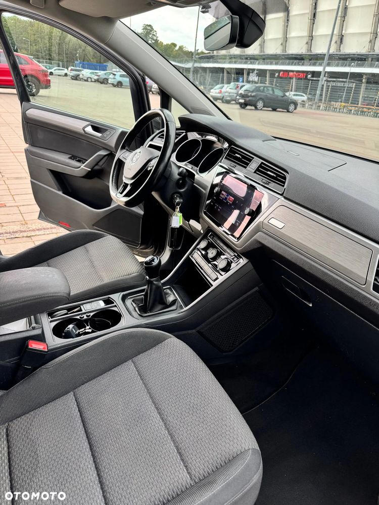 Volkswagen Touran - 10