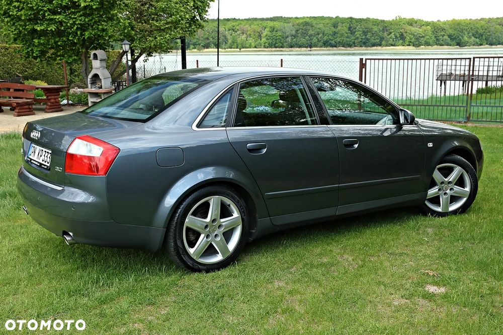 Audi A4 Limousine - 11