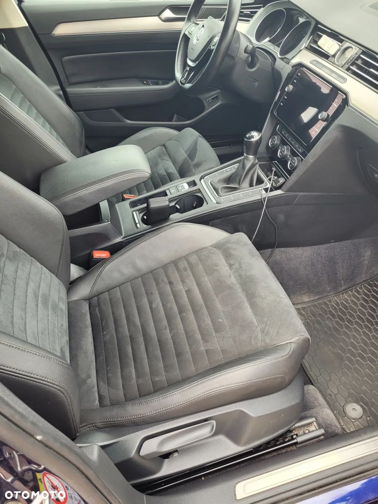Volkswagen Passat 2.0 TDI SCR Highline - 9