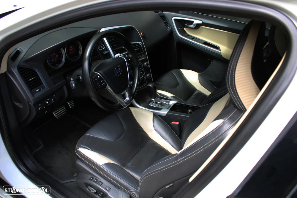 Volvo XC 60 2.0 D3 R-Design Geartronic - 24