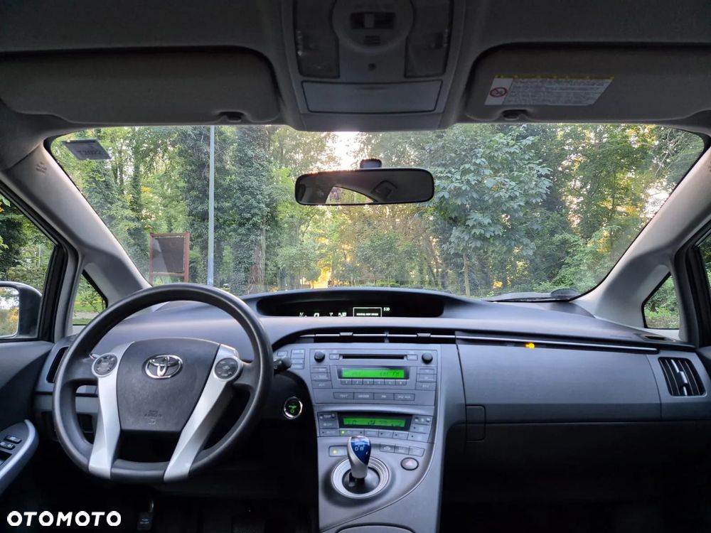 Toyota Prius (Hybrid) Sol - 14