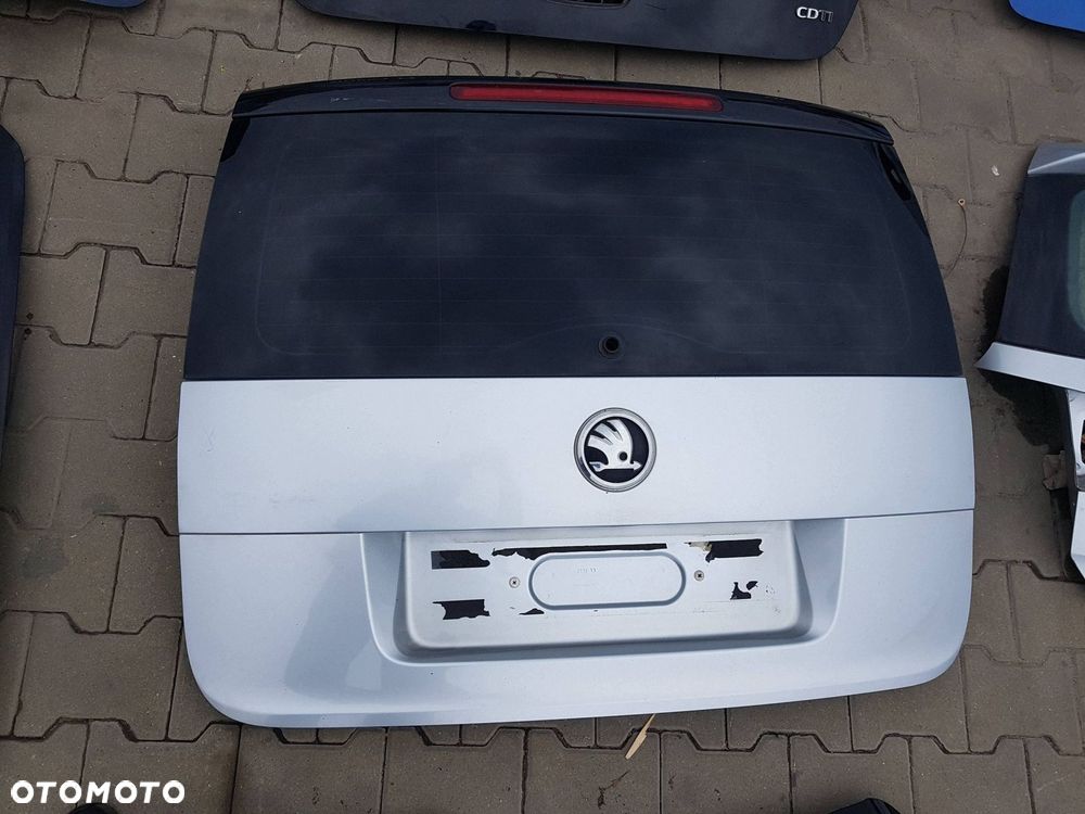 SKODA YETI 09-13r I 5L KLAPA BAGAŻNIKA TYŁ LA7W - 1