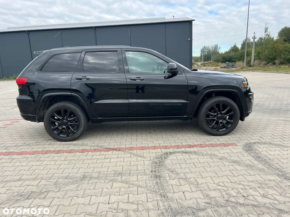 Jeep Grand Cherokee - 12