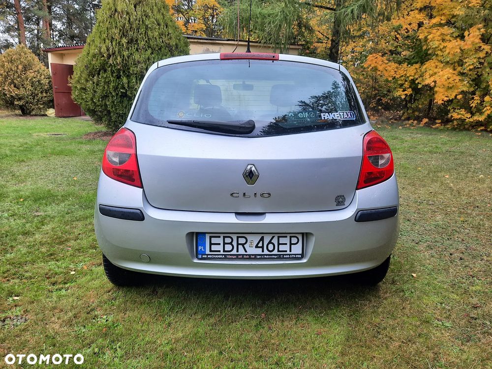 Renault Clio - 8