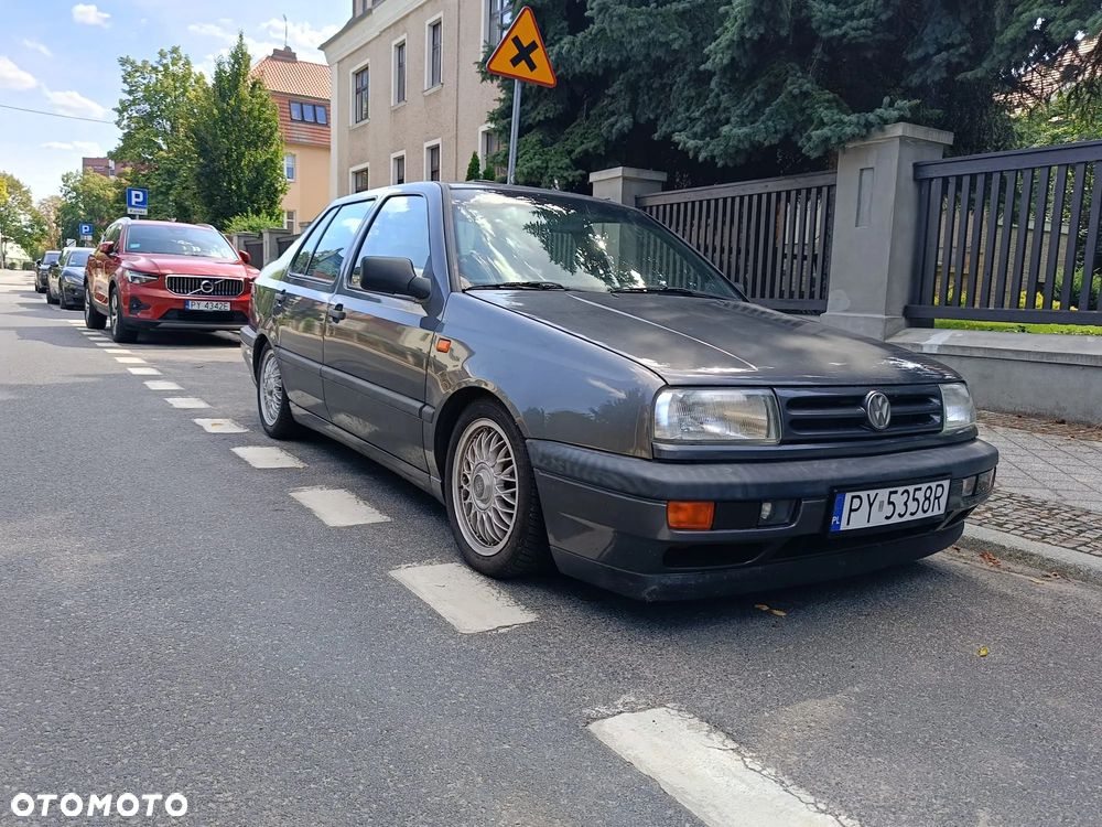 Volkswagen Vento - 2