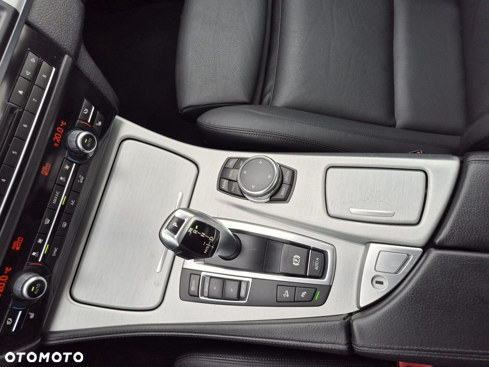 BMW Seria 5 520d xDrive - 15