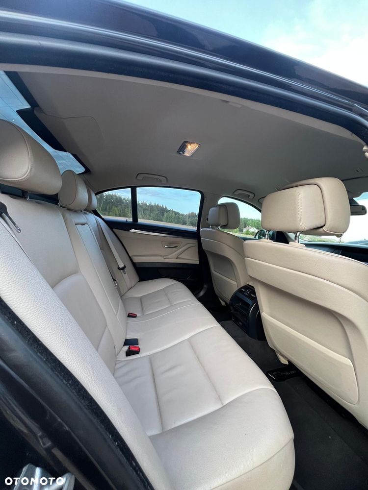 BMW Seria 5 525d - 17