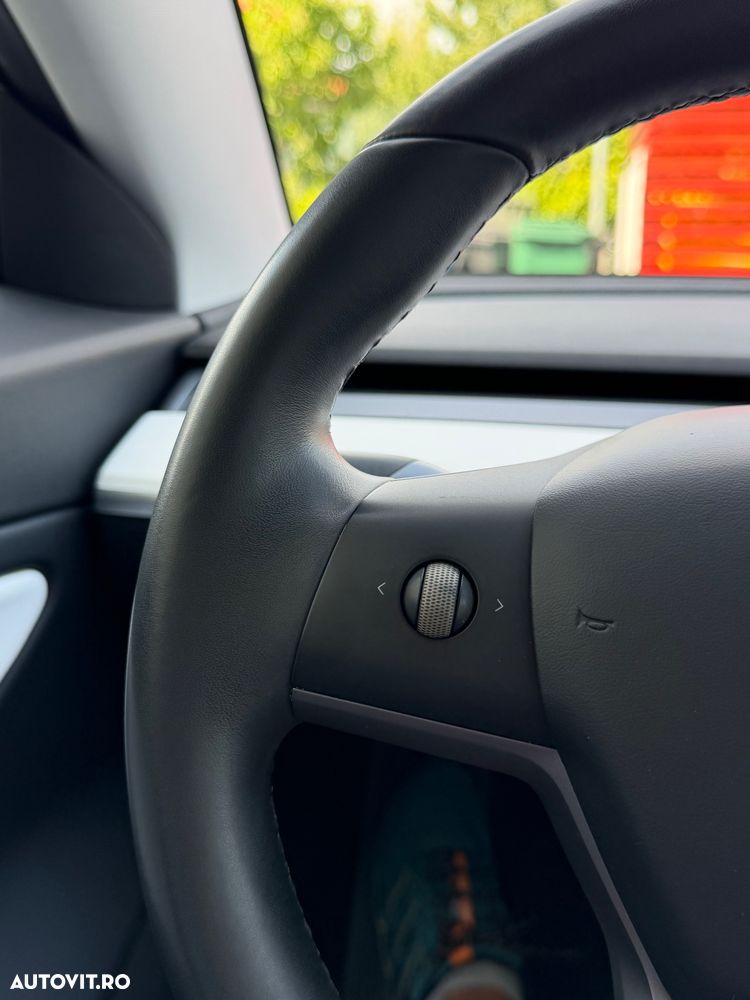Tesla Model 3 - 12