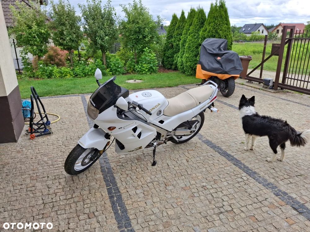 Honda VFR - 2