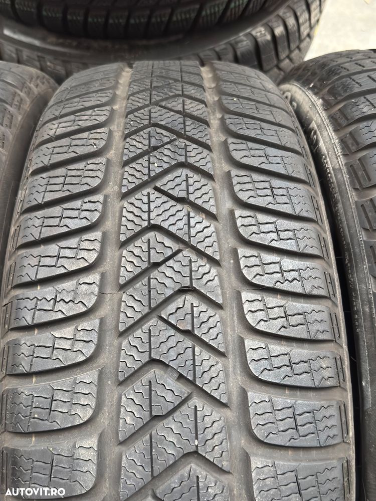 Vând 4 anvelope 225/50/18 Pirelli de iarnă ca noi - 4