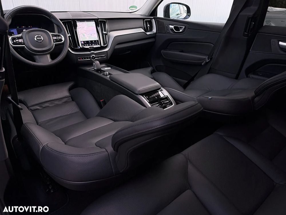 Volvo XC 60 B4 MHEV AT AWD Ultimate Dark - 18