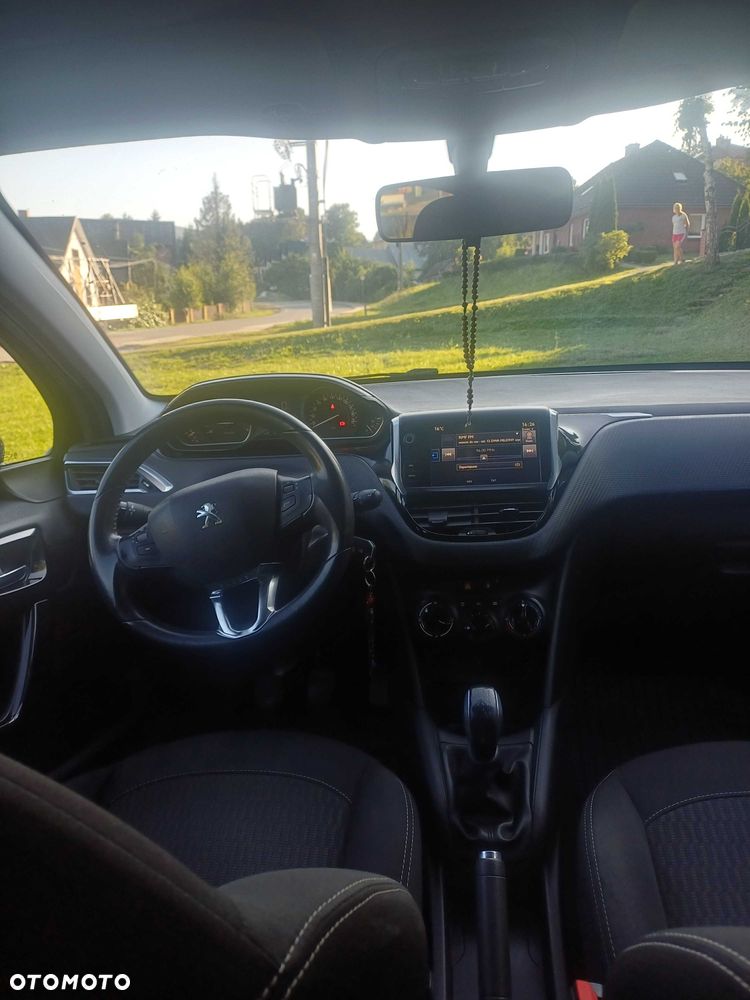 Peugeot 208 - 5