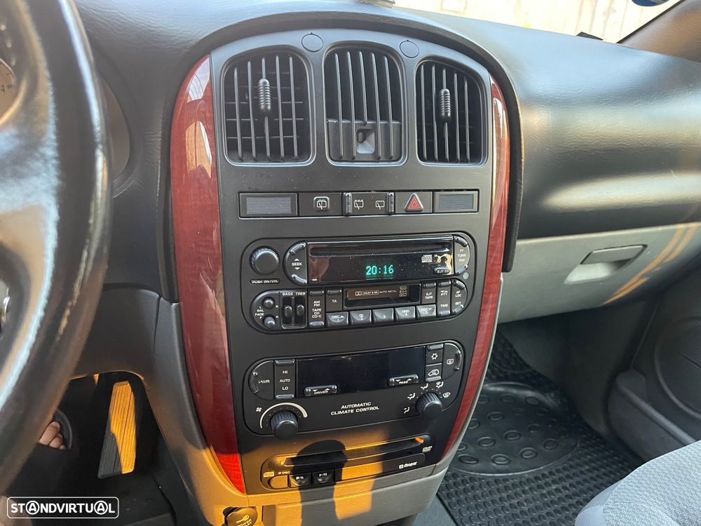 Chrysler Voyager 2.5 CRD SE - 12