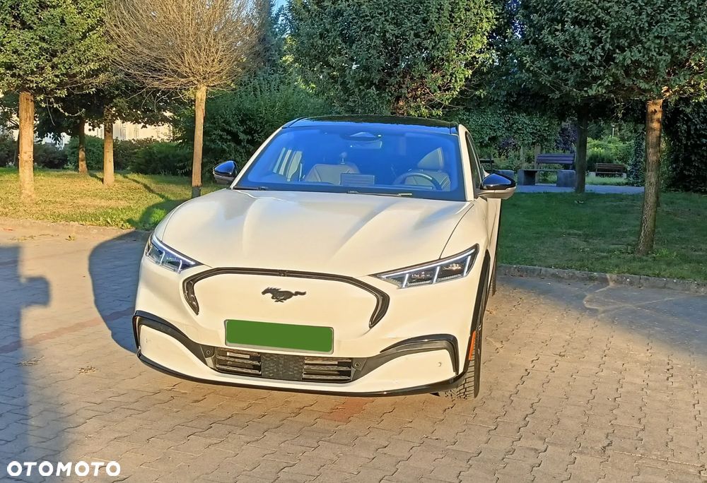 Ford Mustang Mach-E AWD PREMIUM - 24