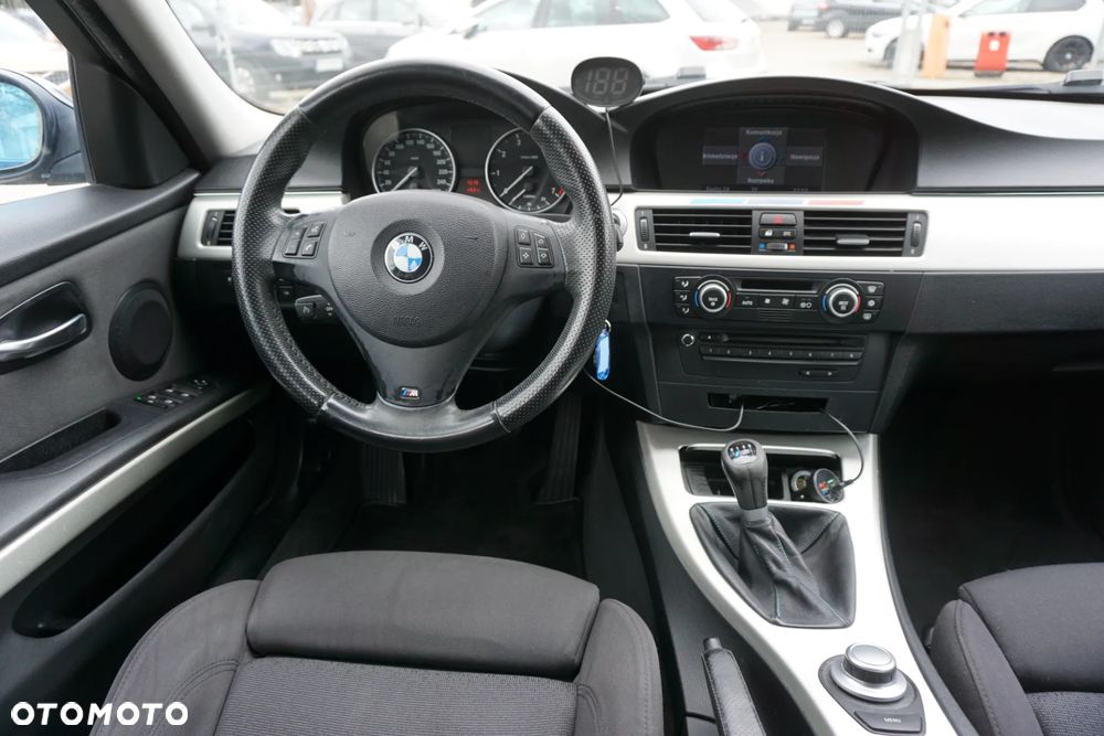BMW Seria 3 318i Edition Sport - 13