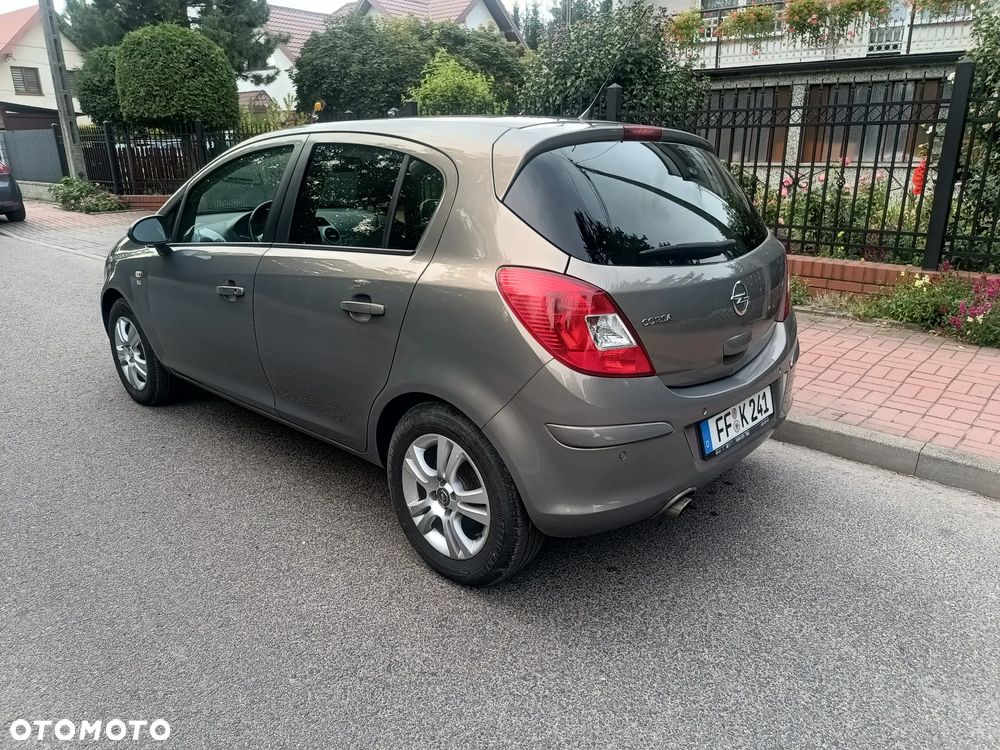 Opel Corsa 1.4 16V 150 Jahre - 10