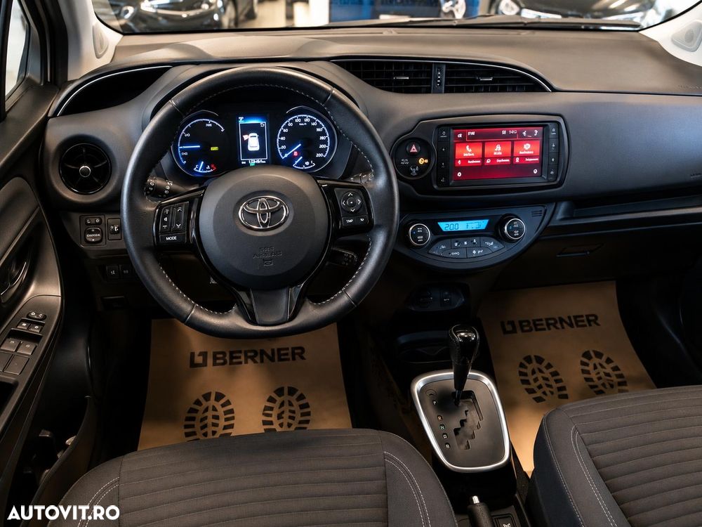 Toyota Yaris 1.5 VVT-i HSD Bi-Tone R&B - 6