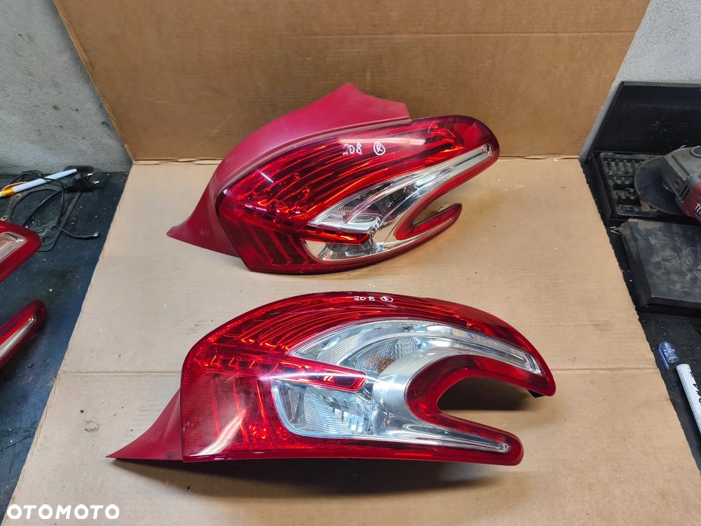 LAMPA TYŁ TYLNA PRAWA PEUGEOT 208 - 2