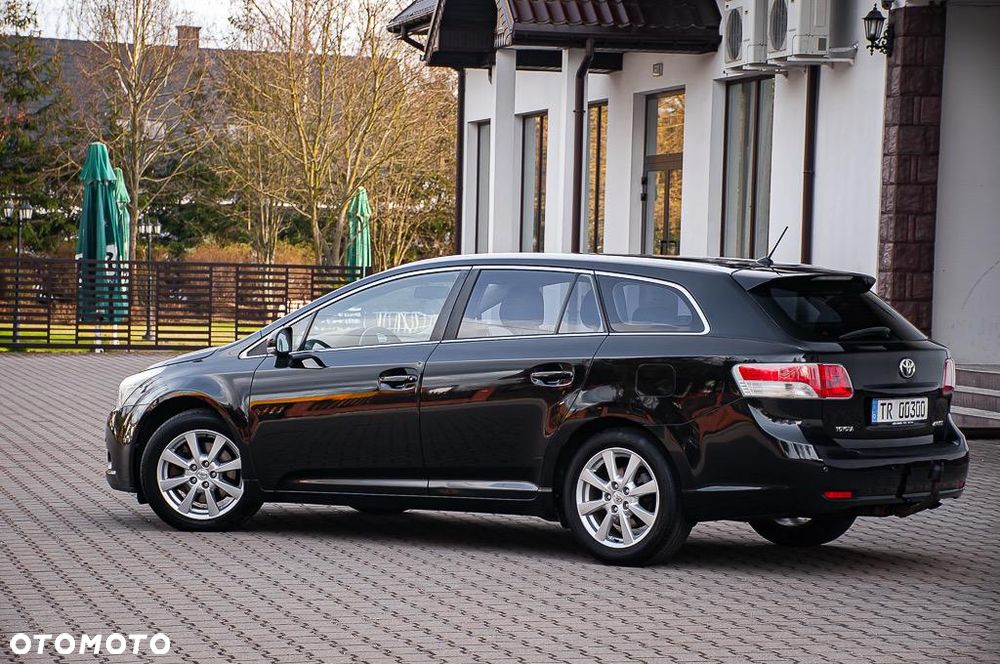 Toyota Avensis 2.2 D-4D X - 5