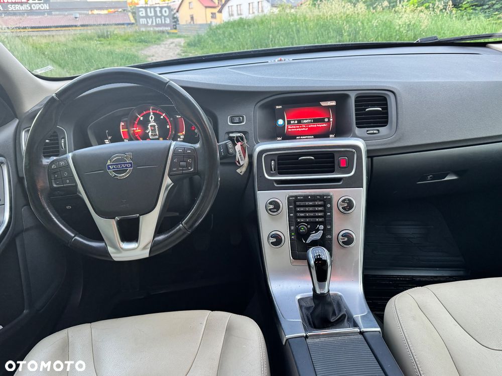 Volvo V60 D4 Summum - 12