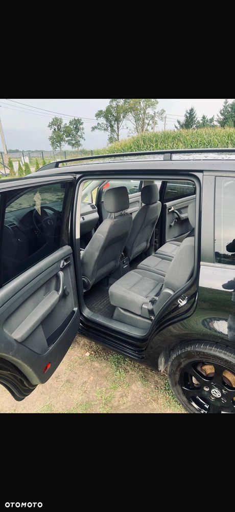 Volkswagen Touran - 4