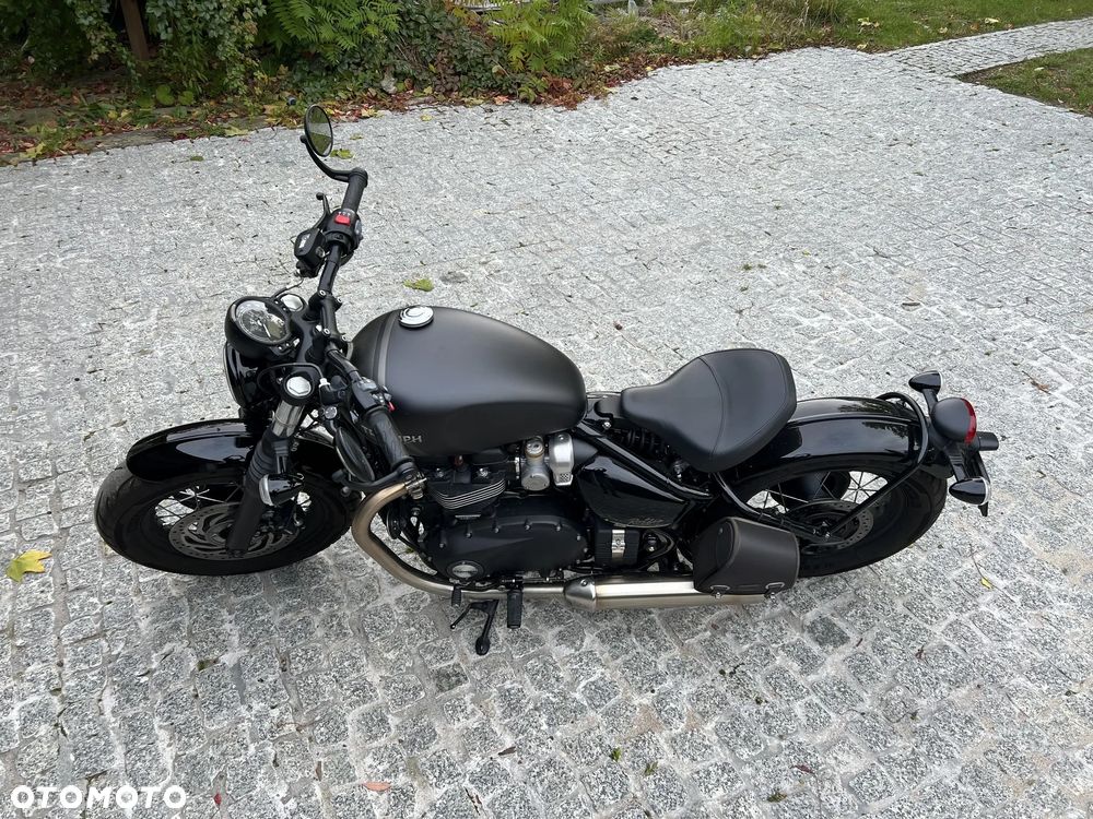 Triumph Bonneville Bobber - 4