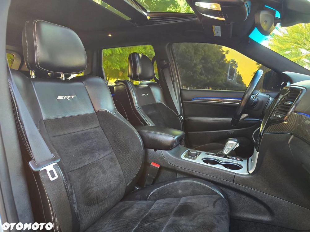 Jeep Grand Cherokee SRT8 - 14
