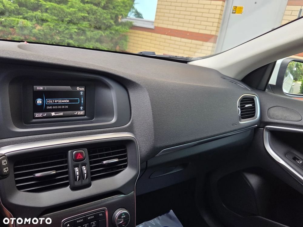 Volvo V40 T2 Momentum - 37