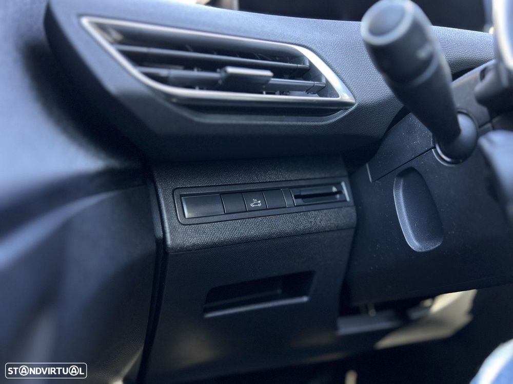 Peugeot 3008 1.2 PureTech Allure EAT8 - 18