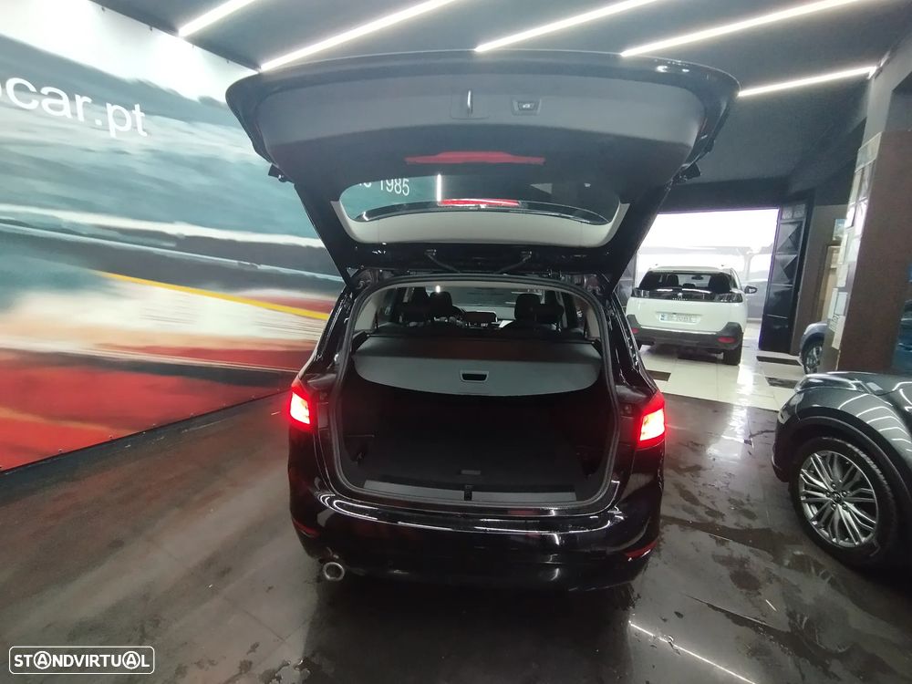 BMW 216 Gran Tourer d - 11