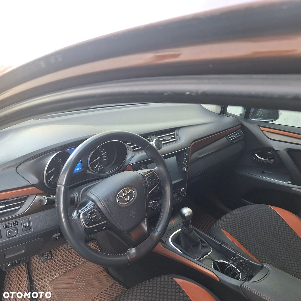 Toyota Avensis 1.8 Premium - 5