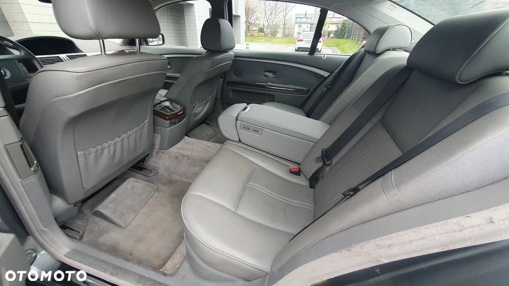 BMW Seria 7 740i - 12