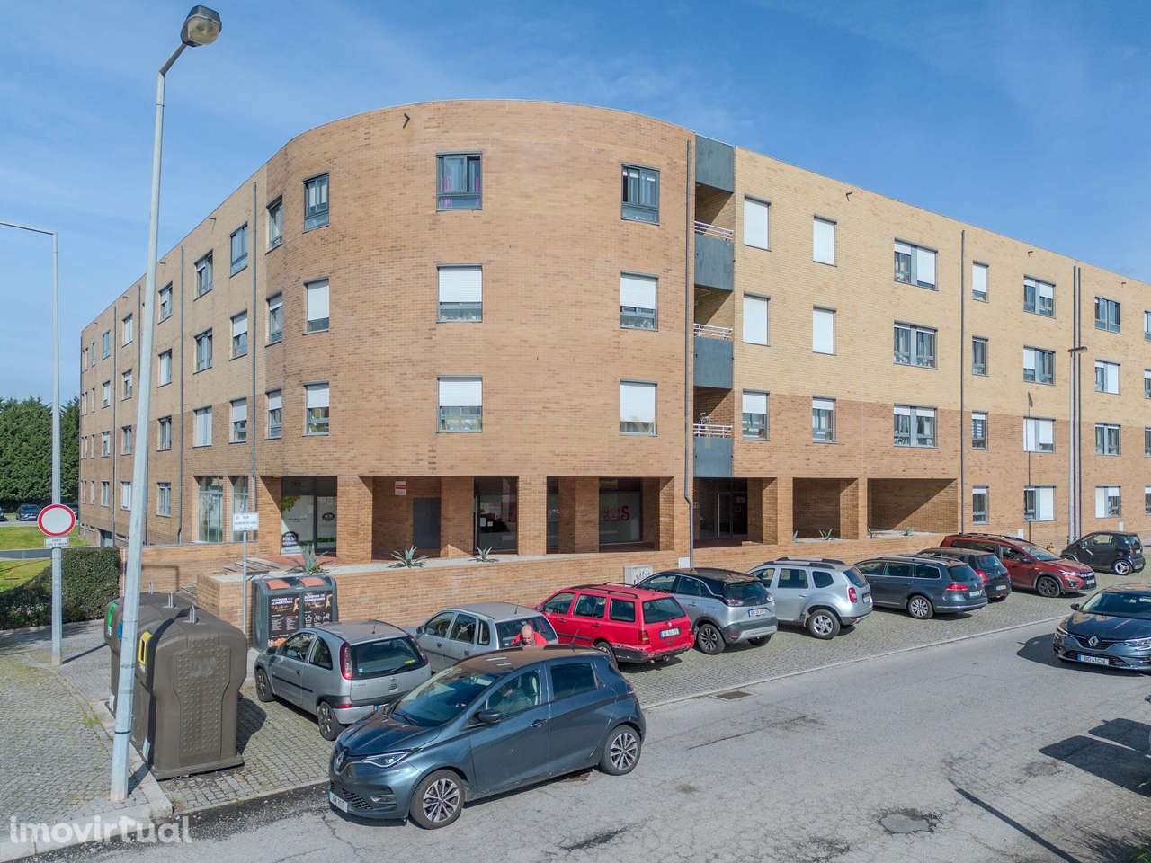 Loja com Potencial de Transformação em T3 na Senhora da Hora! - Grande imagem: 2/27