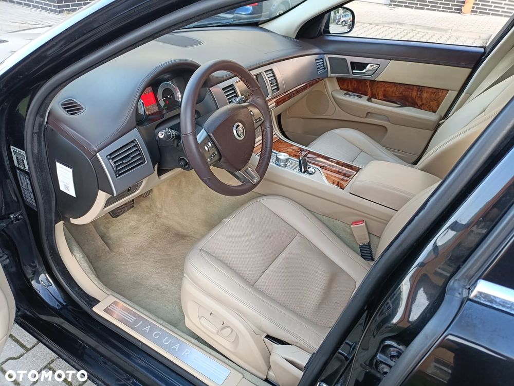 Jaguar XF 3.0 V6 Diesel Premium Luxury - 25