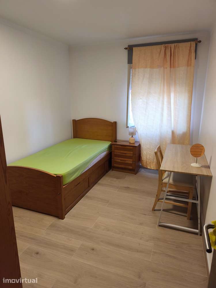 Quarto, Peniche, Rua dos Covos - Grande imagem: 2/5