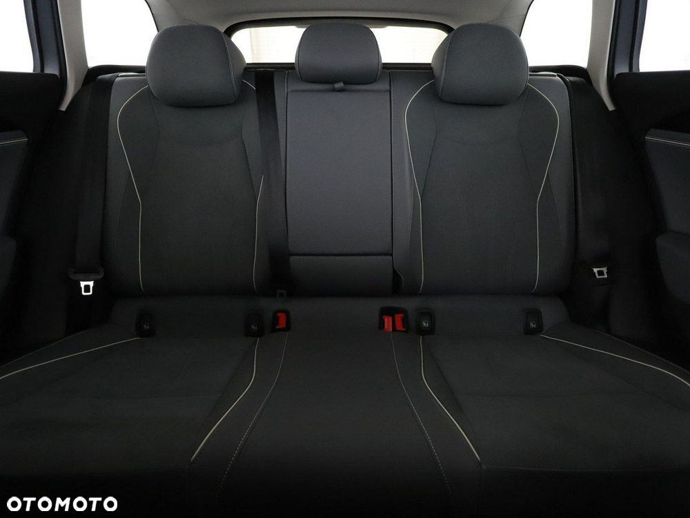 Volkswagen Passat Variant 1.5 e-TSI OPF DSG Business - 18