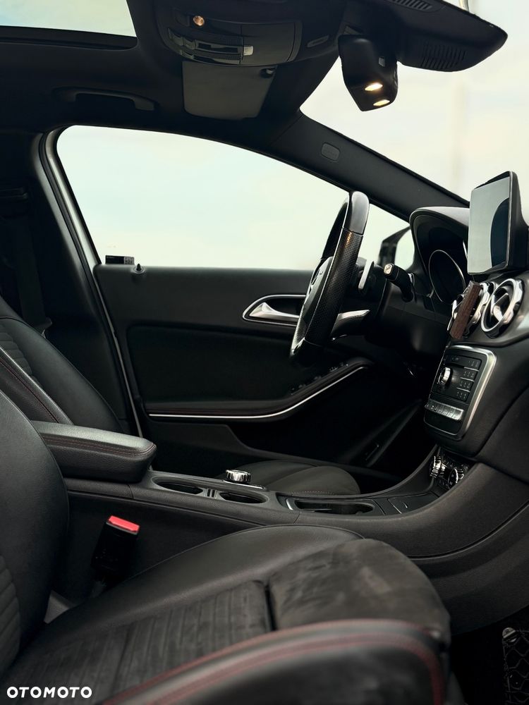 Mercedes-Benz GLA 220 4-Matic AMG Line - 8