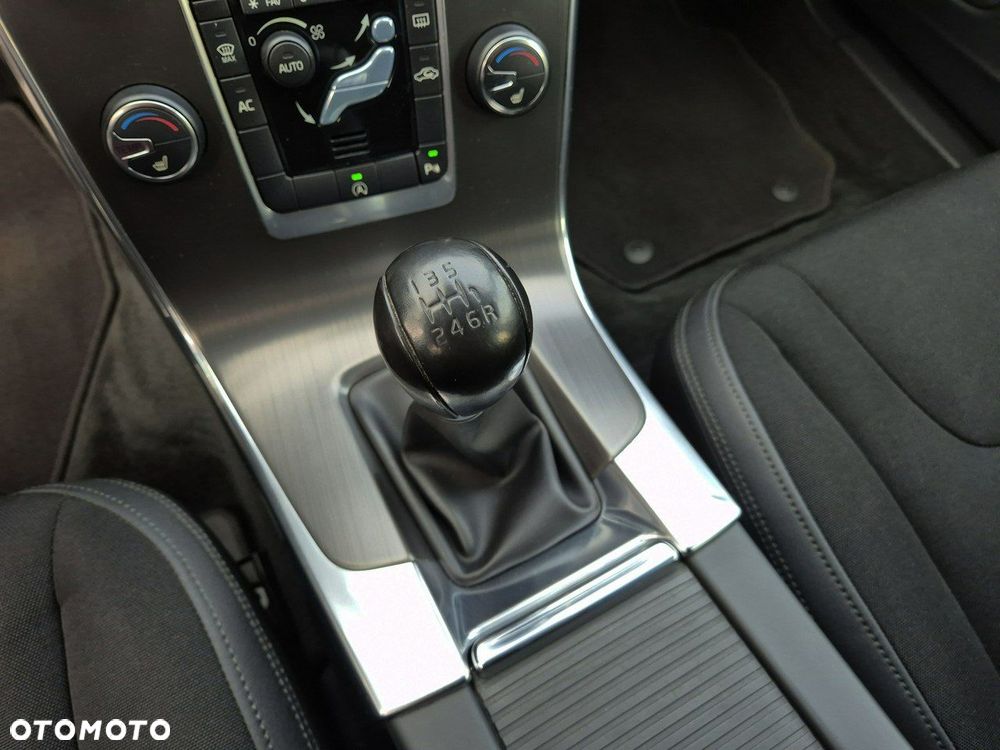 Volvo V60 D3 Momentum - 20