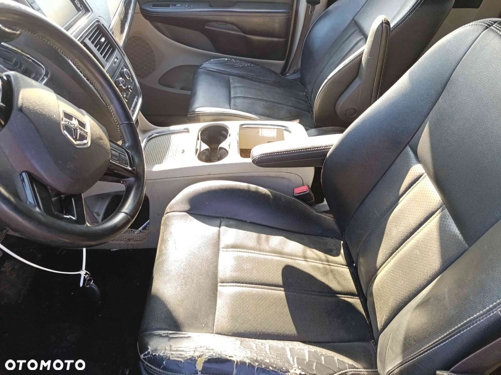 Dodge Grand Caravan - 25