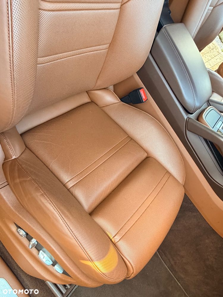 Porsche Cayenne - 12