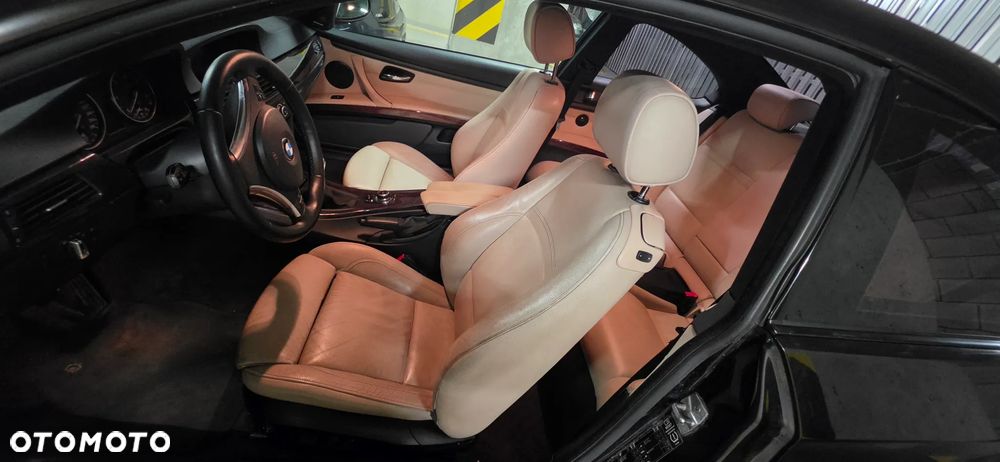 BMW Seria 3 330d xDrive - 25