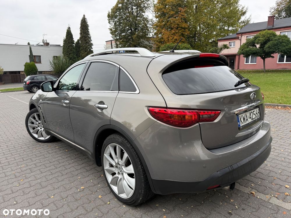 Infiniti QX70 - 16