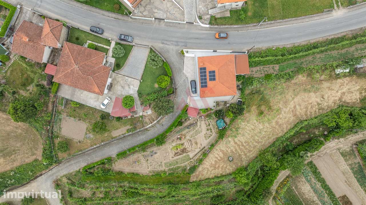 Moradia T3+3 com Duas Habitações Independentes – Excelente Oportunidad - Grande imagem: 3/34