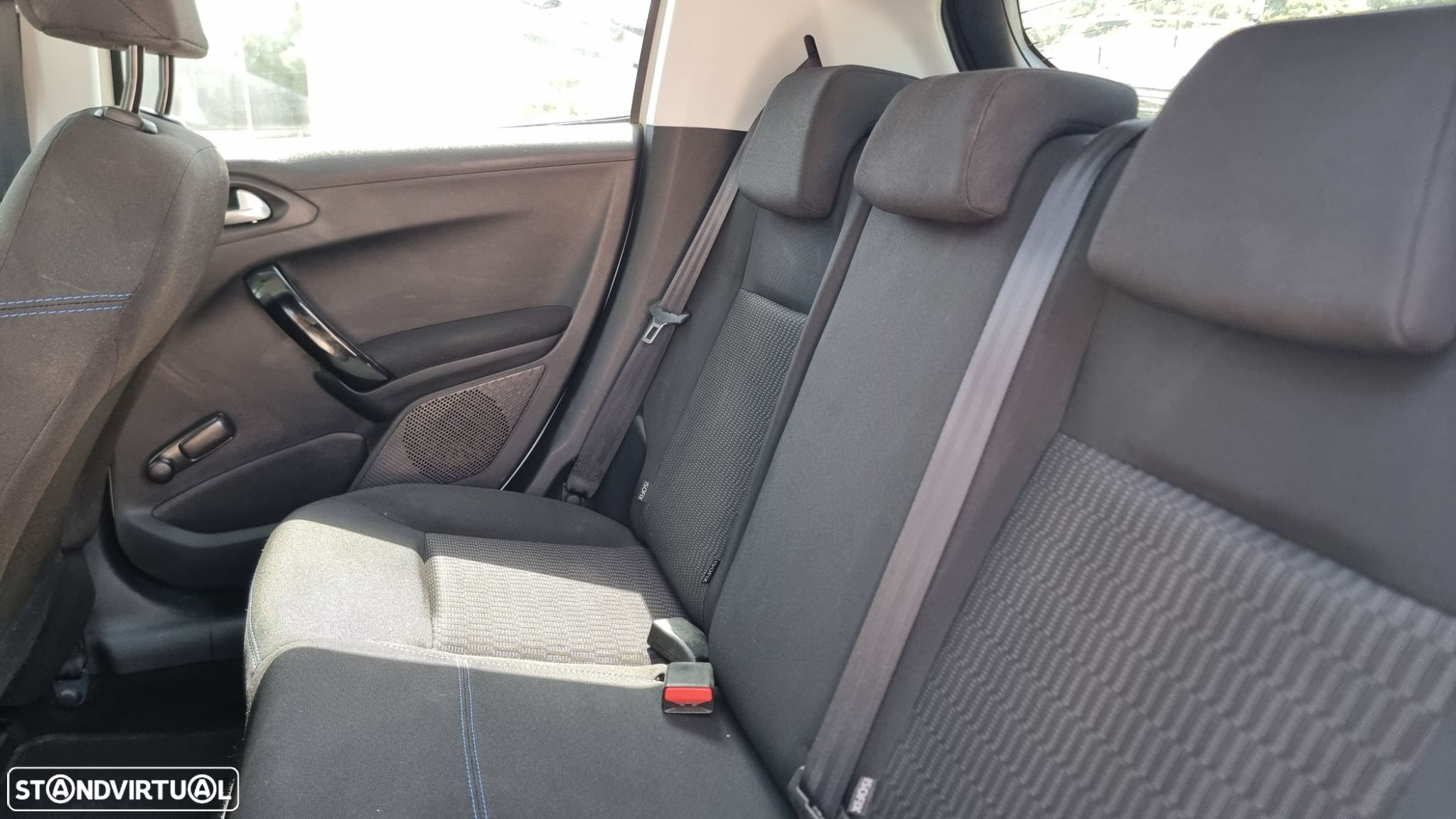 Peugeot 208 1.5 BlueHDi Signature - 21
