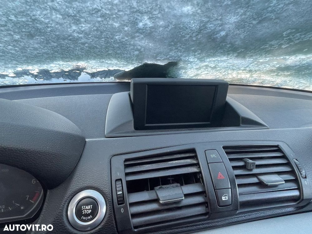 Dezmembrez BMW Seria 1 E87 LCI 116i 90kW 122CP an 2008 - 9