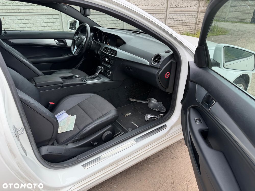 Mercedes-Benz Klasa C 220 CDI DPF BlueEFFICIENCY 7G-TRONIC Edition 1 - 3