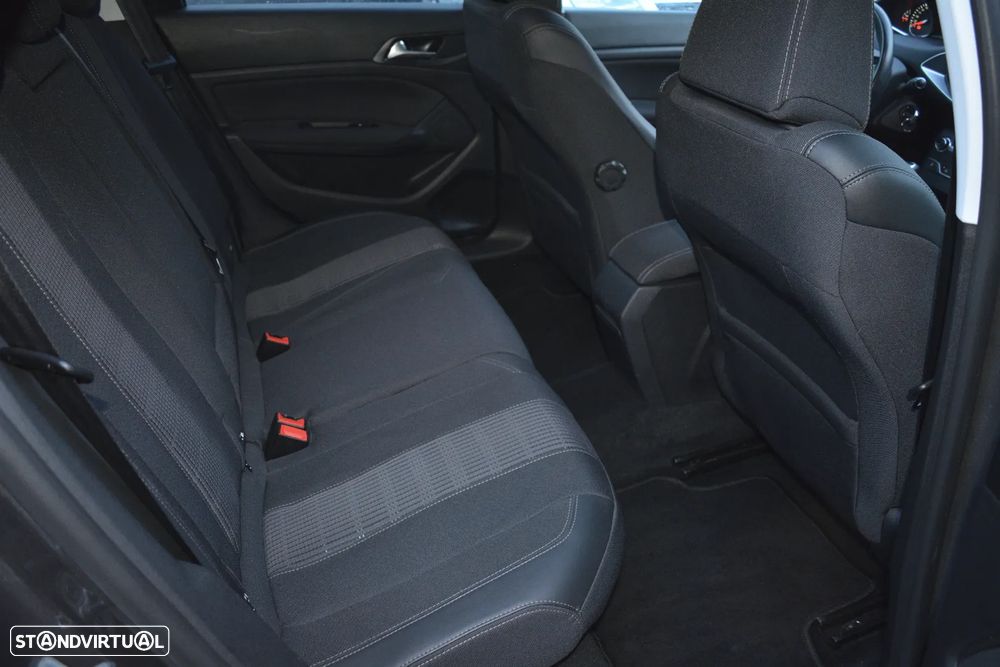 Peugeot 308 SW 1.2 PureTech Allure Full LED - 19