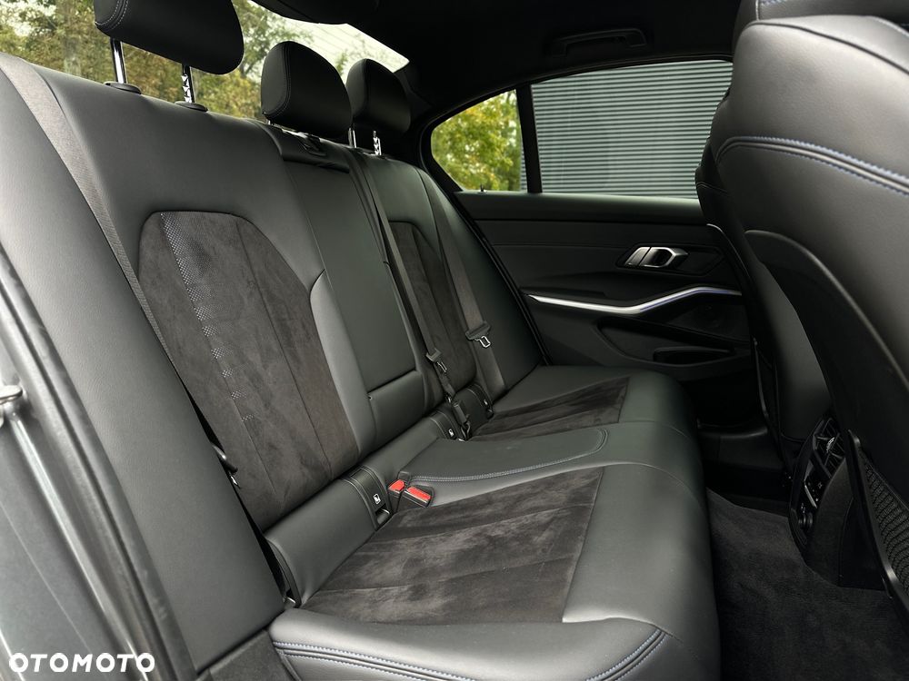 BMW Seria 3 320d M Sport sport - 30