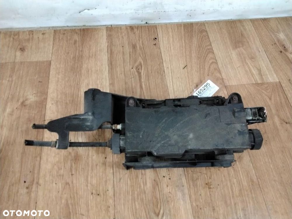 HAMULEC ELEKTRYCZNY RENAULT SCENIC II 8200311379 - 1